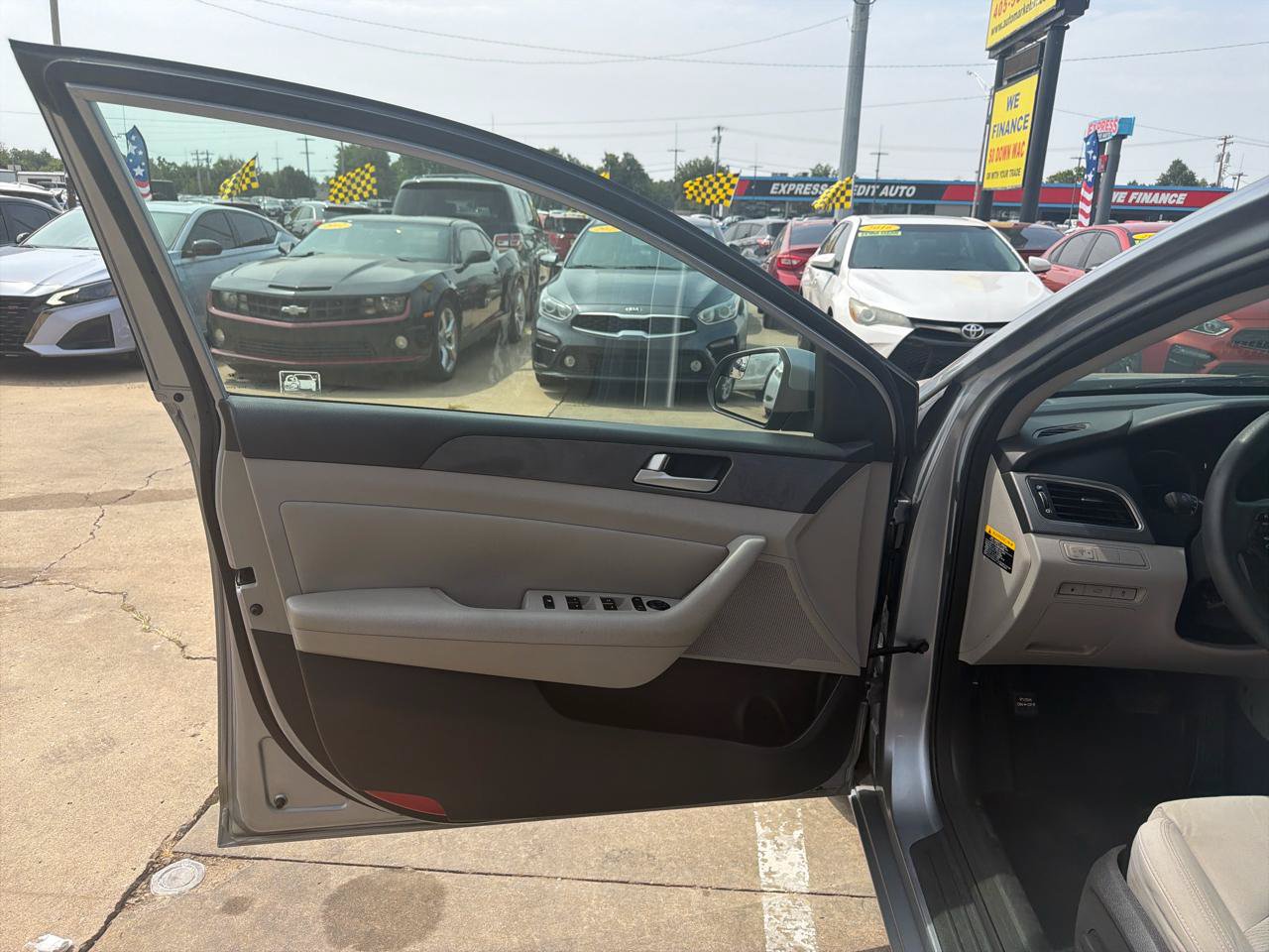 Used 2015 Hyundai Sonata SE w/ Option Group 09 FWD image 12