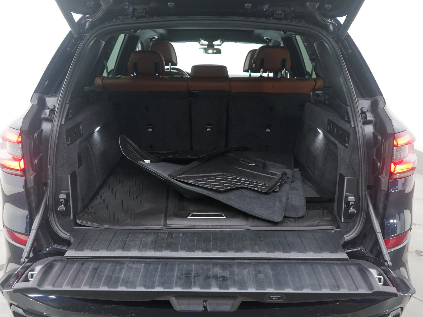 Used 2023 BMW X5 M50i w/ Executive Package image 19