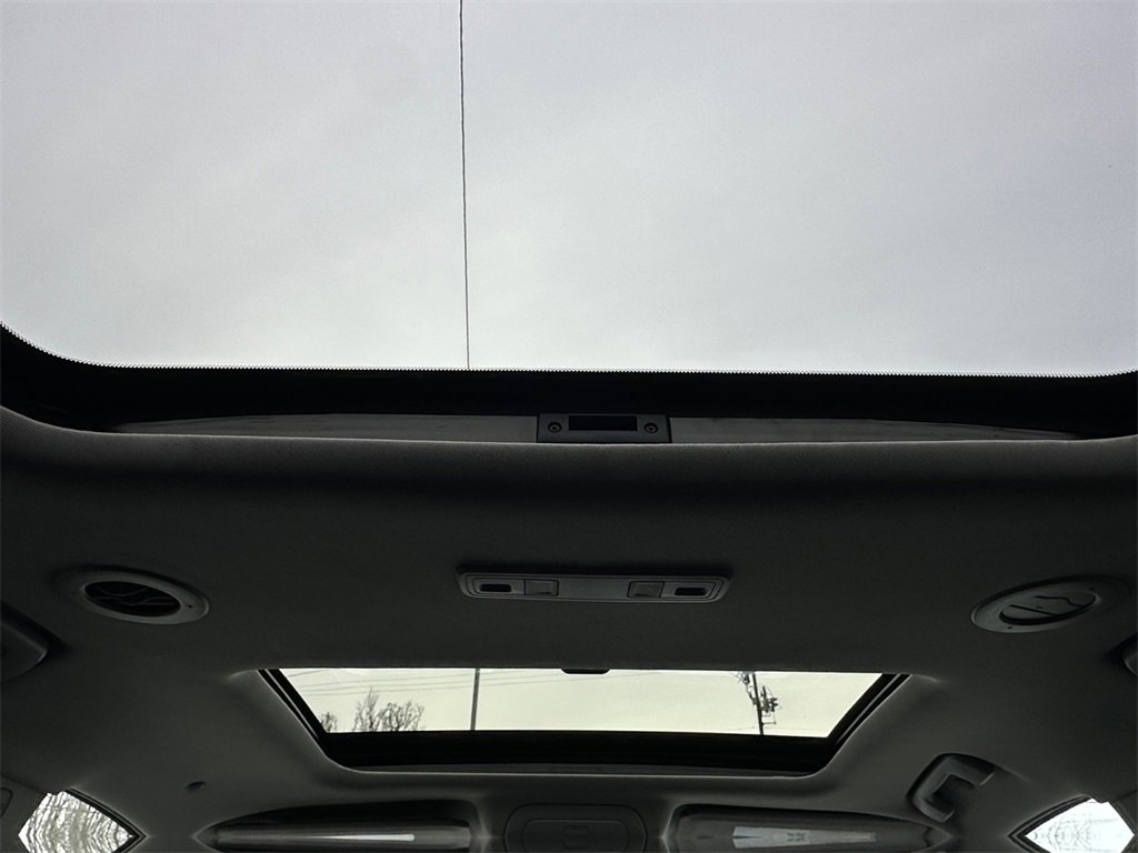 Used 2023 GMC Acadia SLT w/ Preferred Package image 23