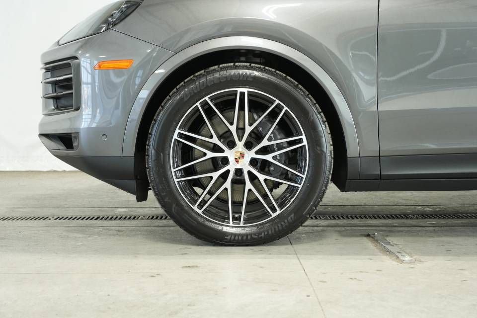 Certified 2025 Porsche Cayenne image 43