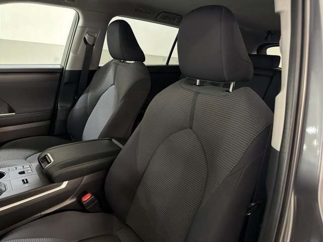 Used 2023 Toyota Highlander L FWD image 13