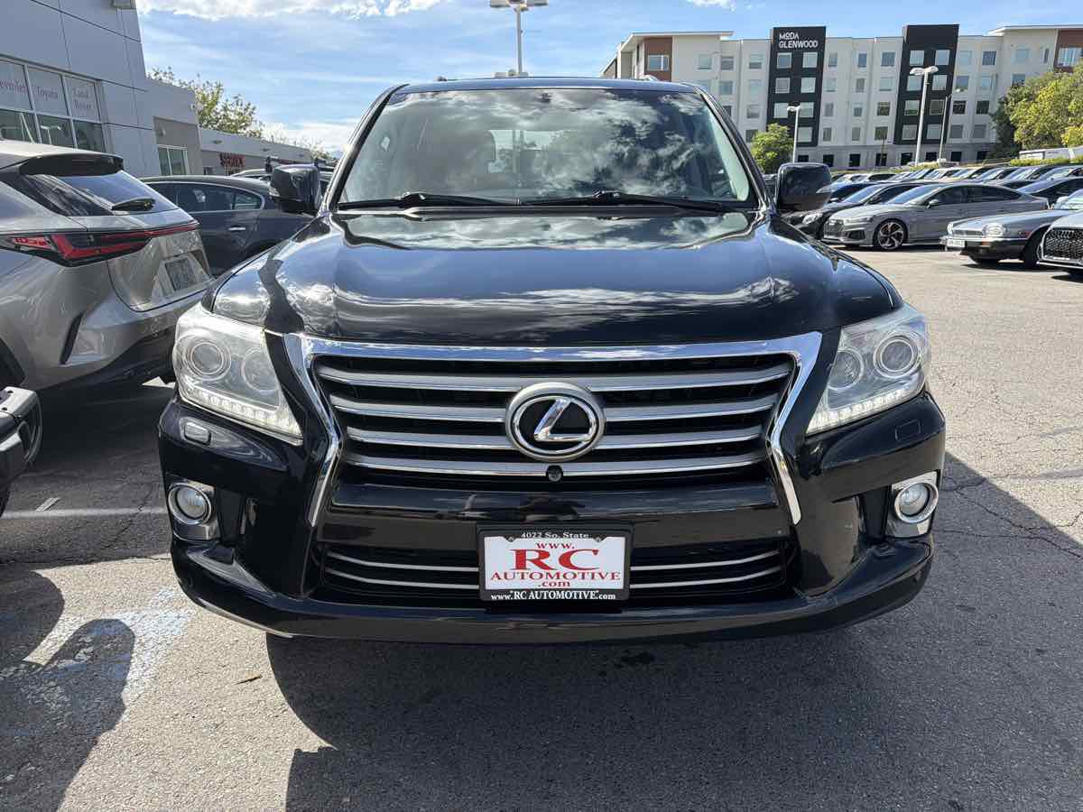 Used 2013 Lexus LX 570 4WD w/ Luxury Pkg image 7