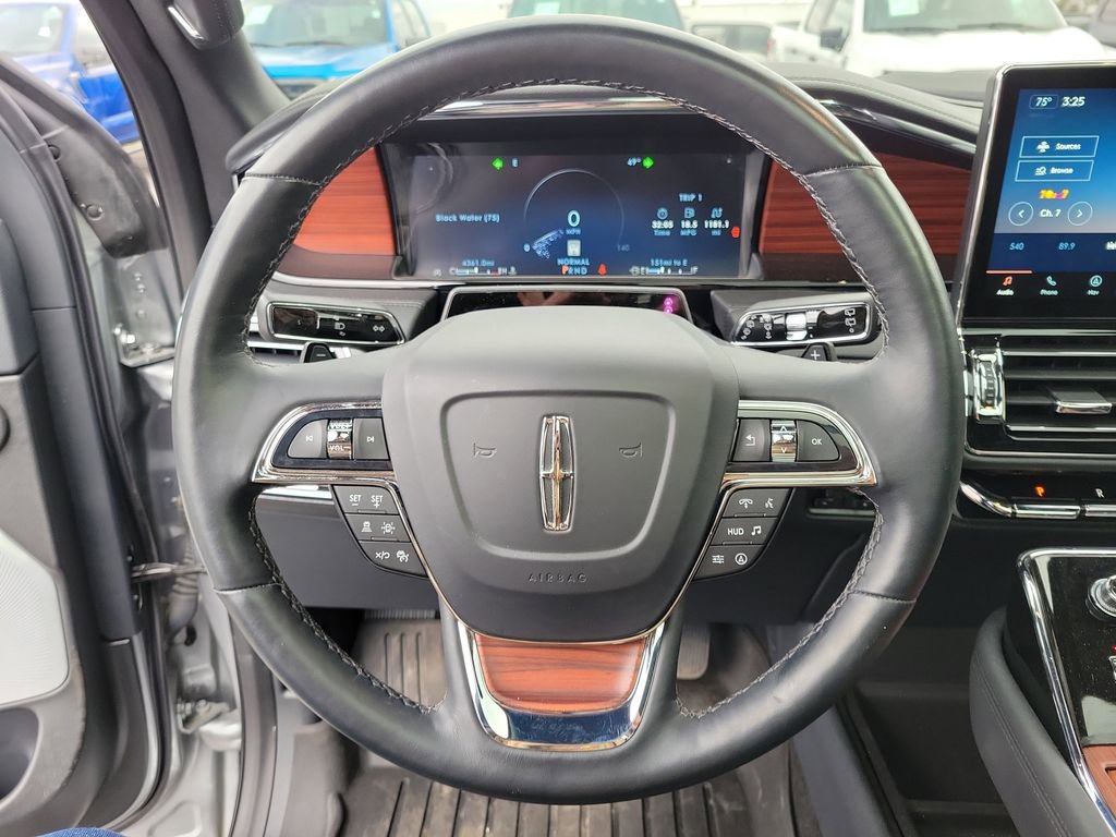 Used 2024 Lincoln Navigator L Reserve image 23