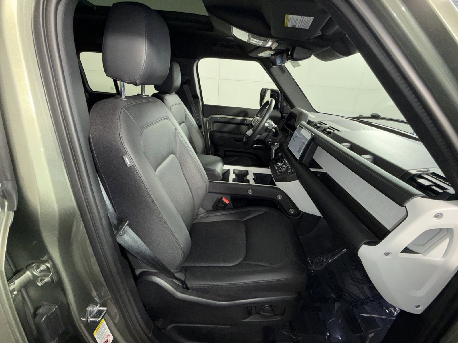 Used 2025 Land Rover Defender 110 S image 27