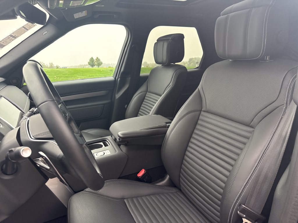 Used 2026 Land Rover Discovery Limited Edition AWD/4WD image 13