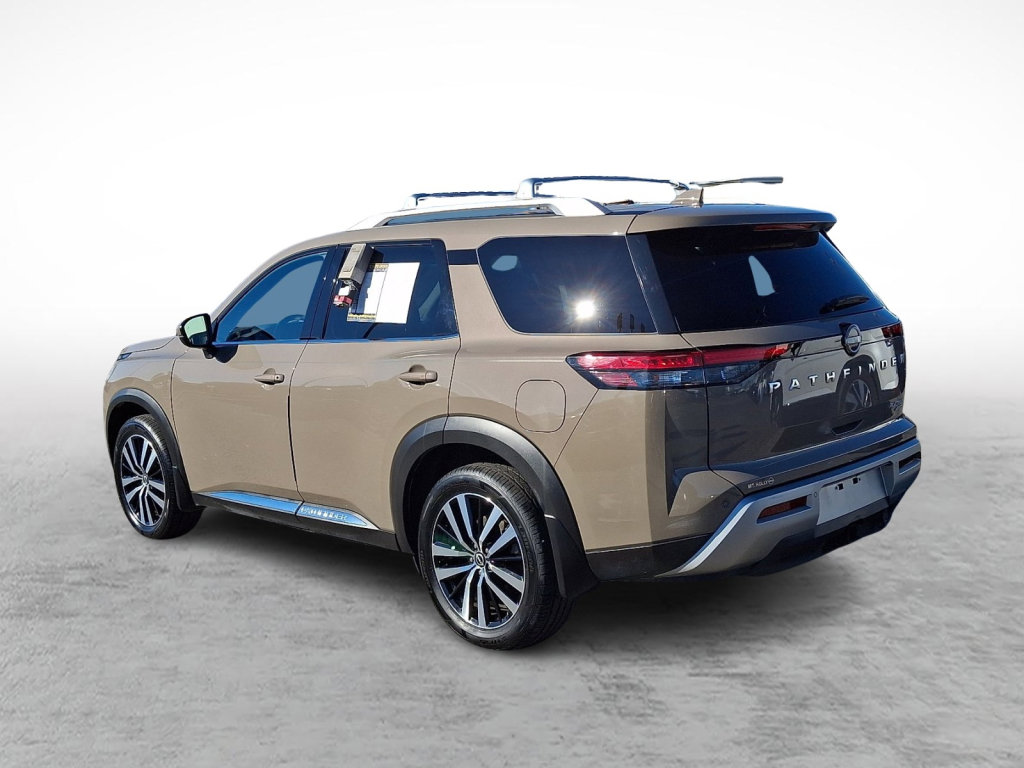 Used 2023 Nissan Pathfinder Platinum image 3