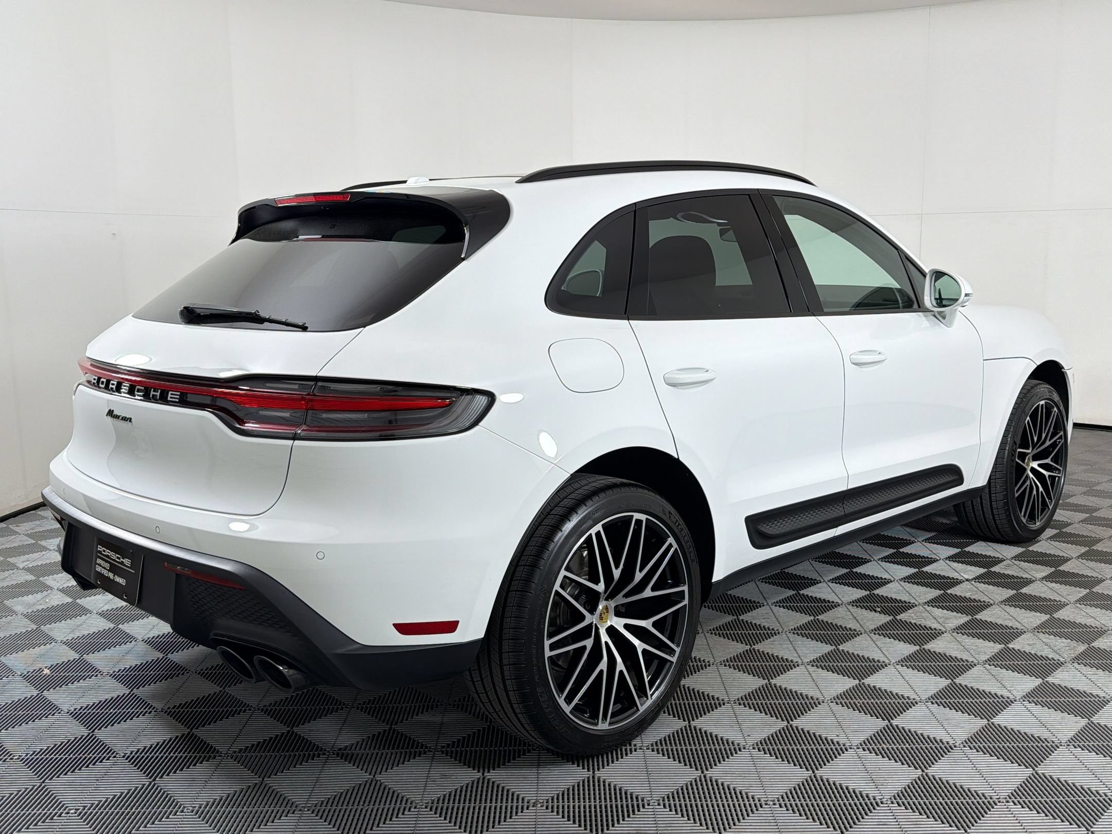 Certified 2026 Porsche Macan AWD/4WD image 10
