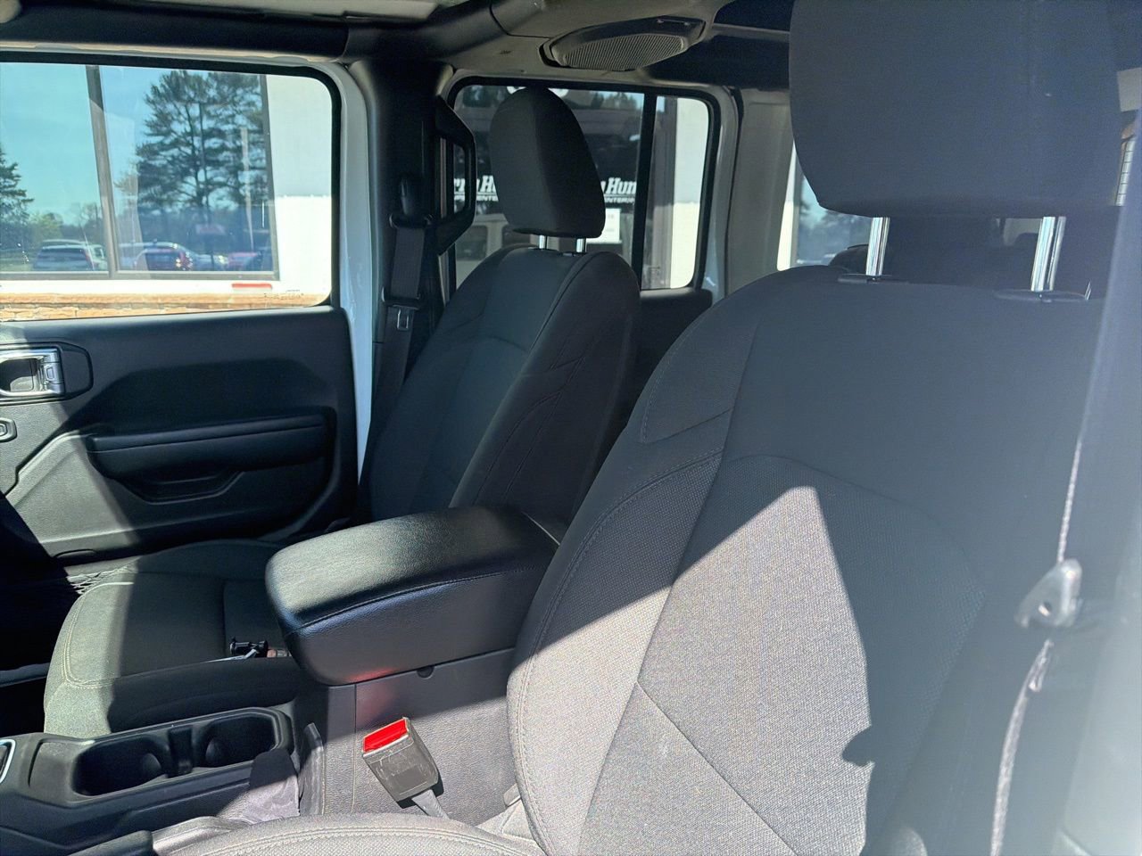 Used 2023 Jeep Wrangler Willys image 3