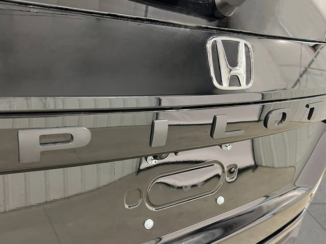 New 2025 Honda Pilot Touring image 4