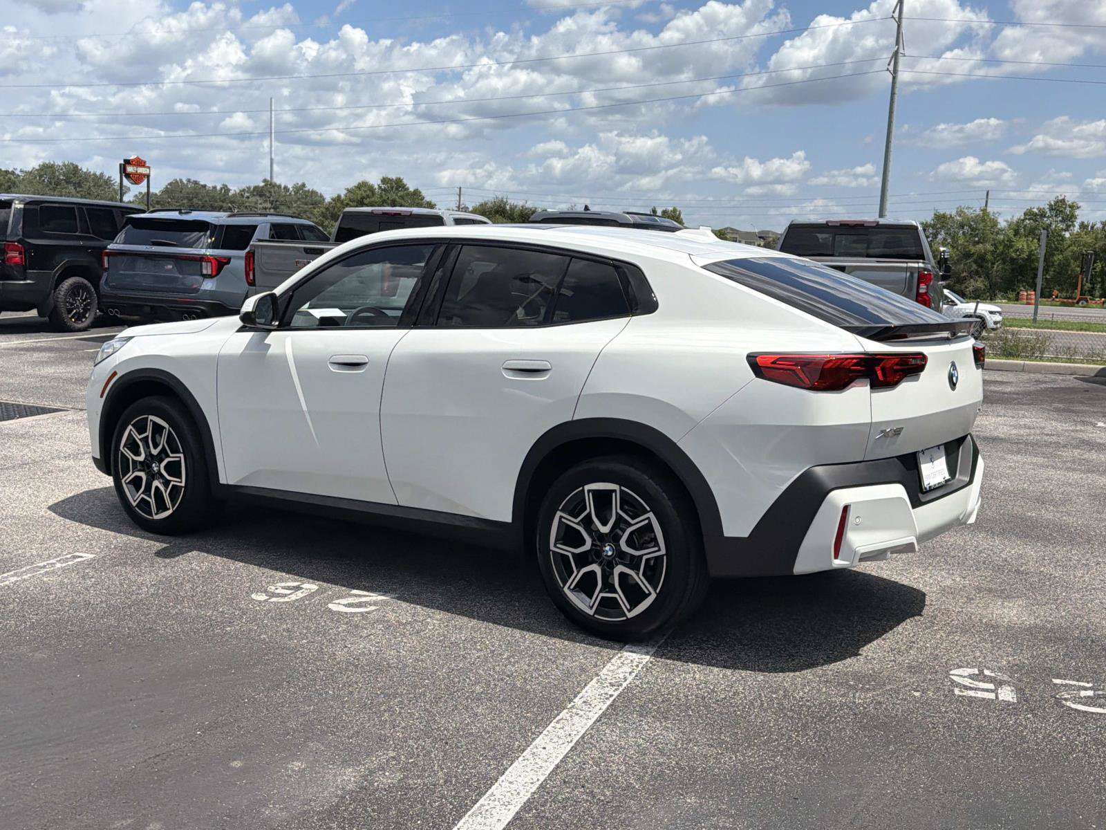 Used 2025 BMW X2 xDrive28i AWD/4WD image 6