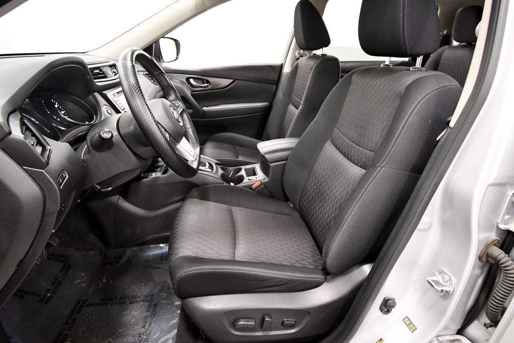 Used 2019 Nissan Rogue SV w/ Premium Package image 14