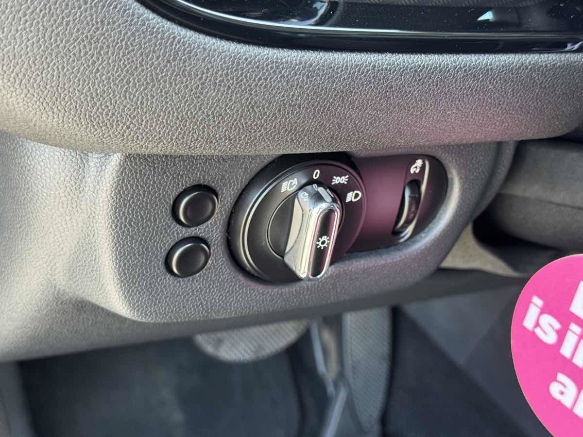 Used 2016 MINI Cooper Clubman FWD image 24