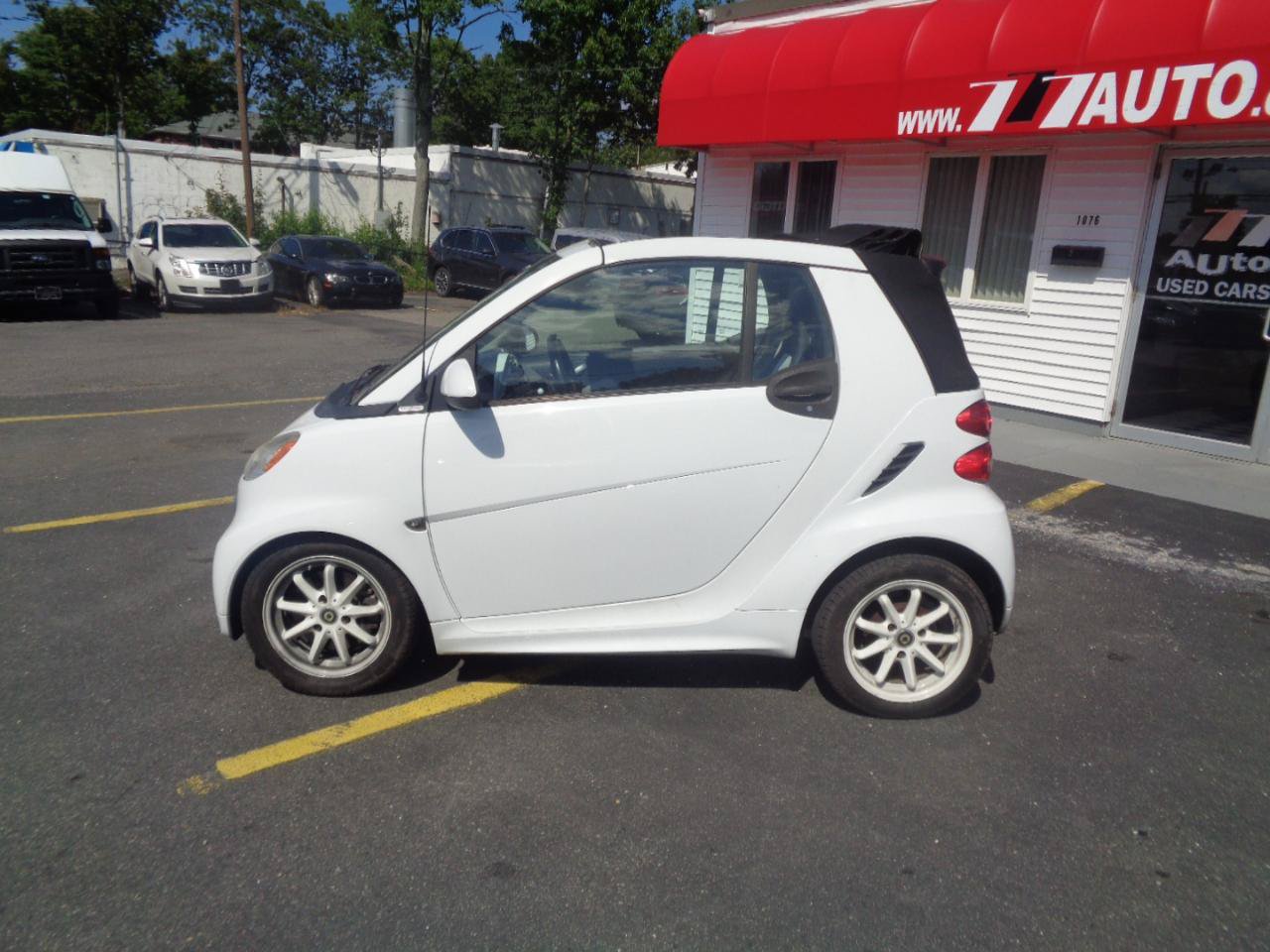 Used 2013 smart fortwo passion RWD image 2