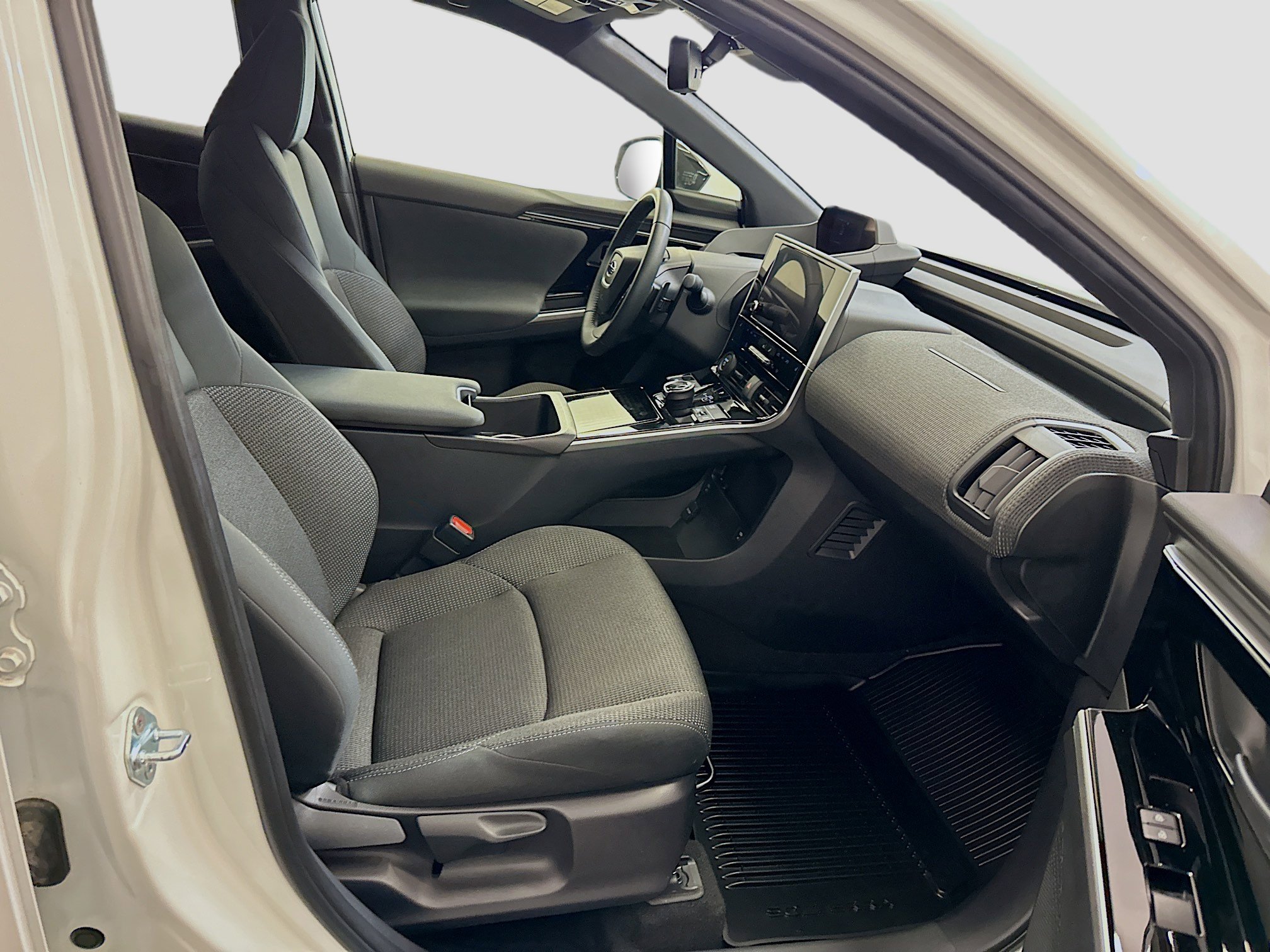 Used 2023 Subaru Solterra AWD image 32