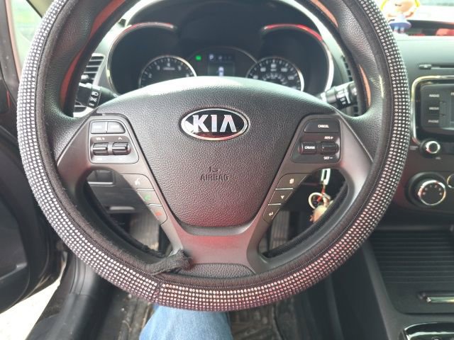 Used 2017 Kia Forte LX w/ LX Popular Package image 4