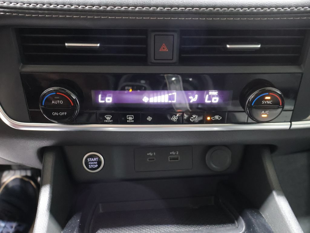 Used 2023 Nissan Rogue SV AWD/4WD image 31