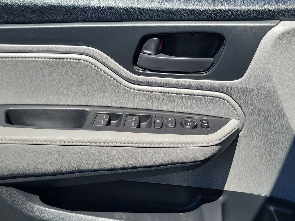 Used 2018 Honda Odyssey LX image 14
