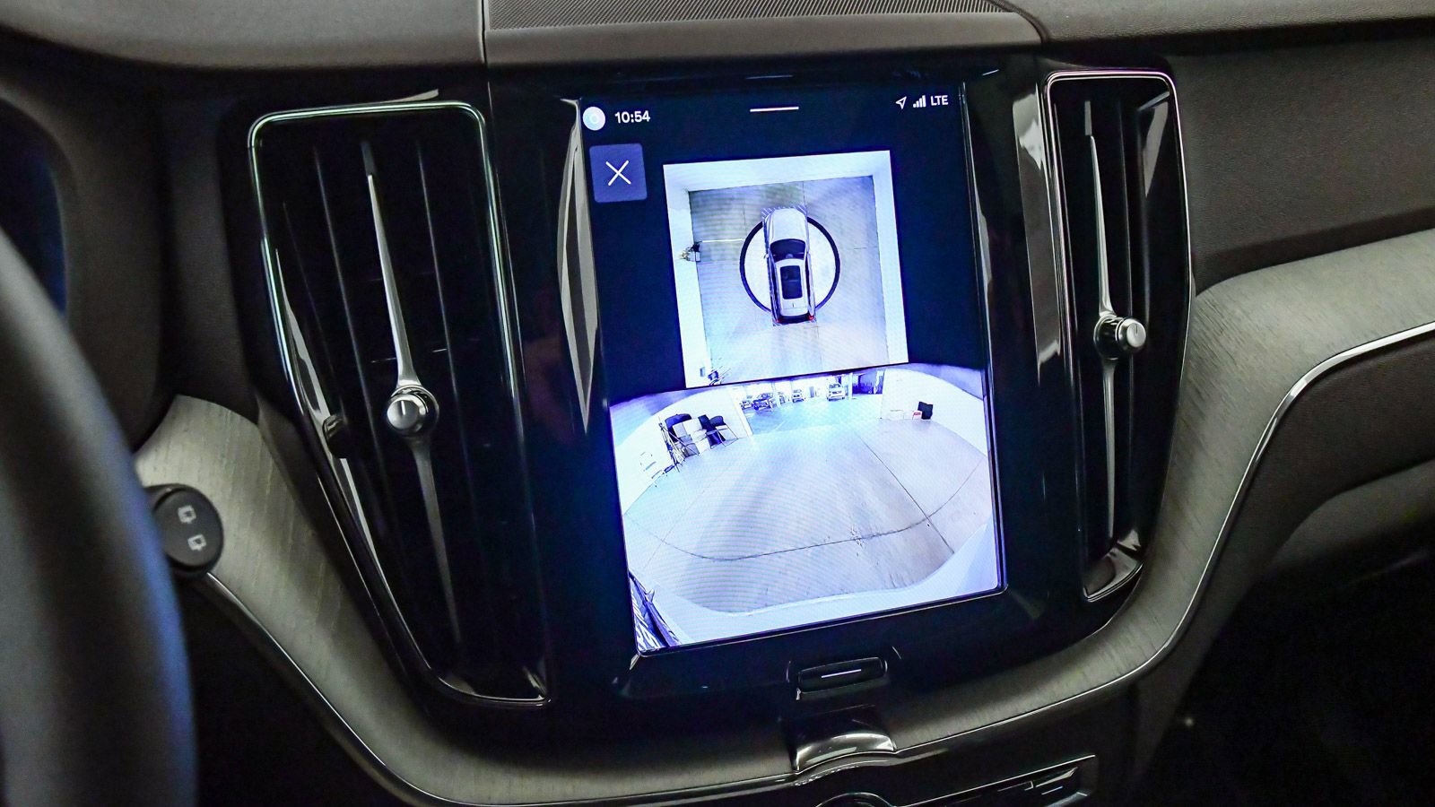 Certified 2025 Volvo XC60 B5 Plus image 21