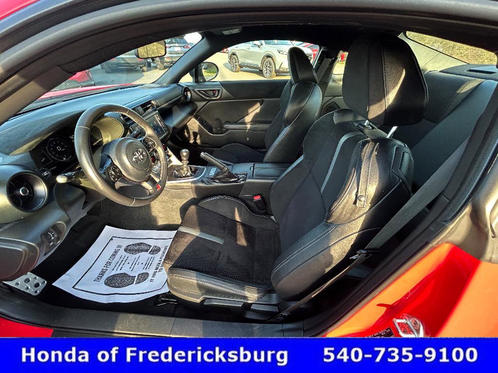 Used 2025 Toyota GR86 Premium w/ Performance Package image 13
