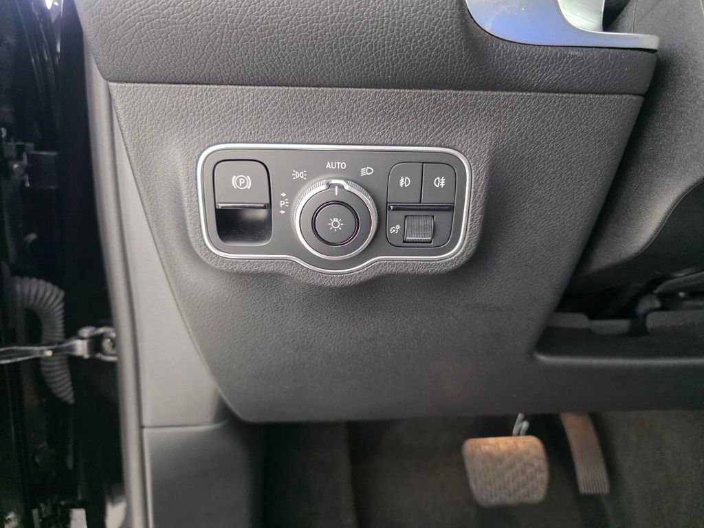 Certified 2025 Mercedes-Benz GLB 250 image 23