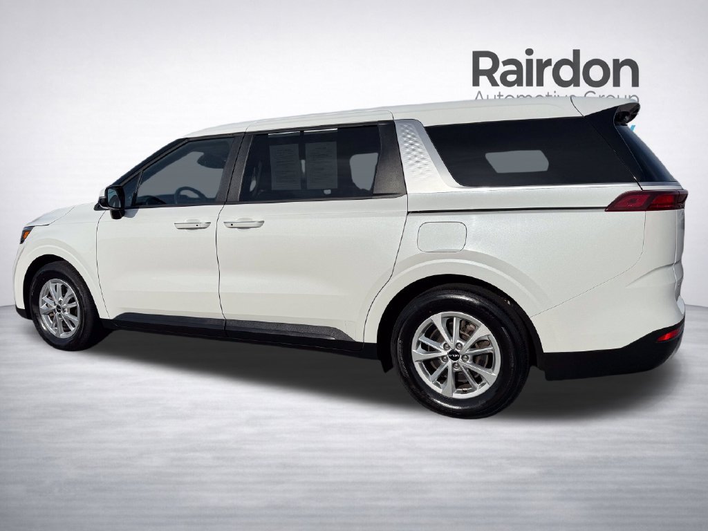 Certified 2023 Kia Carnival LX FWD image 5