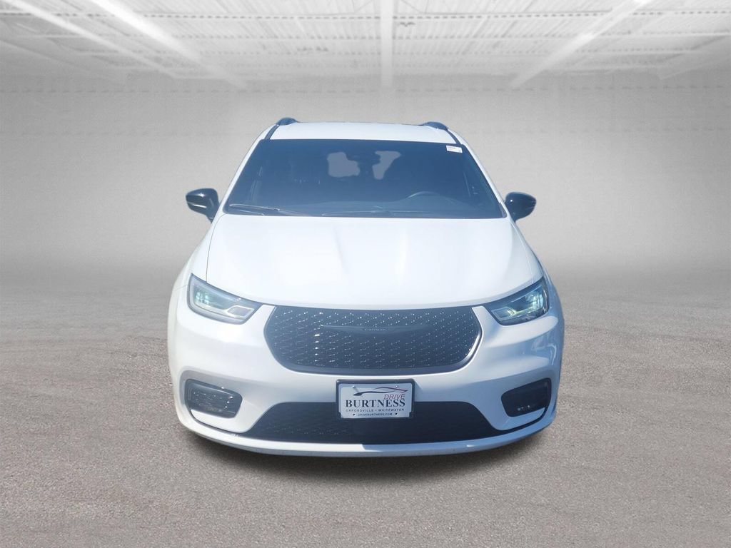Used 2023 Chrysler Pacifica Touring-L w/ S Appearance Package FWD image 9
