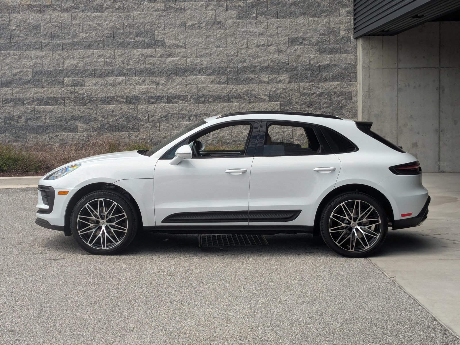 New 2026 Porsche Macan AWD/4WD video 2