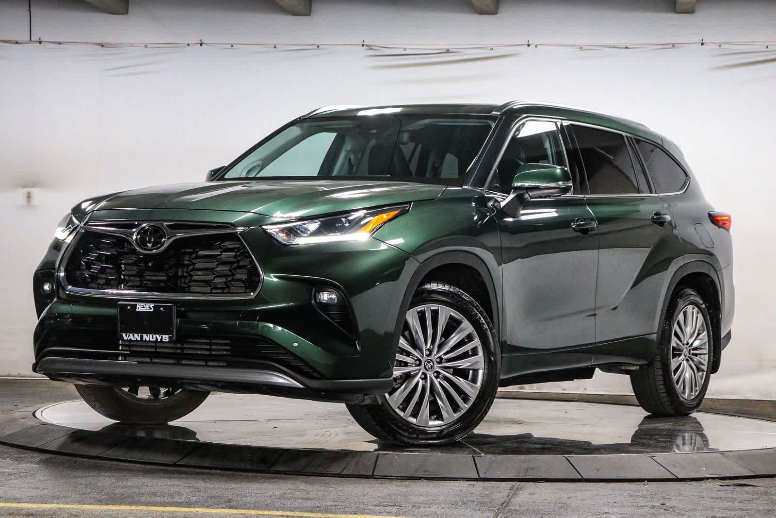 Used 2023 Toyota Highlander Platinum FWD video 1