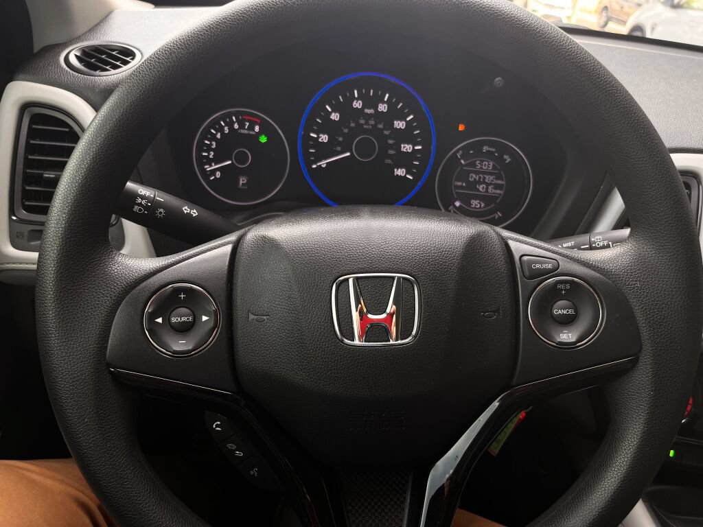 Used 2021 Honda HR-V LX image 16