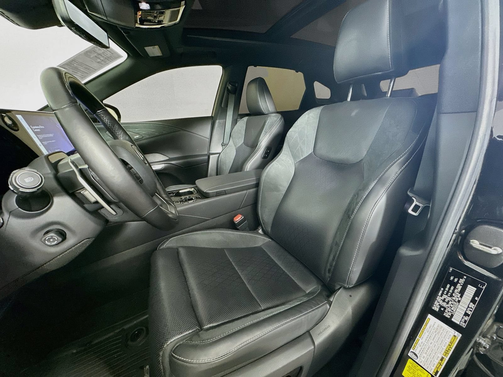 Used 2025 Lexus RX 450h AWD w/ Luxury Package image 22