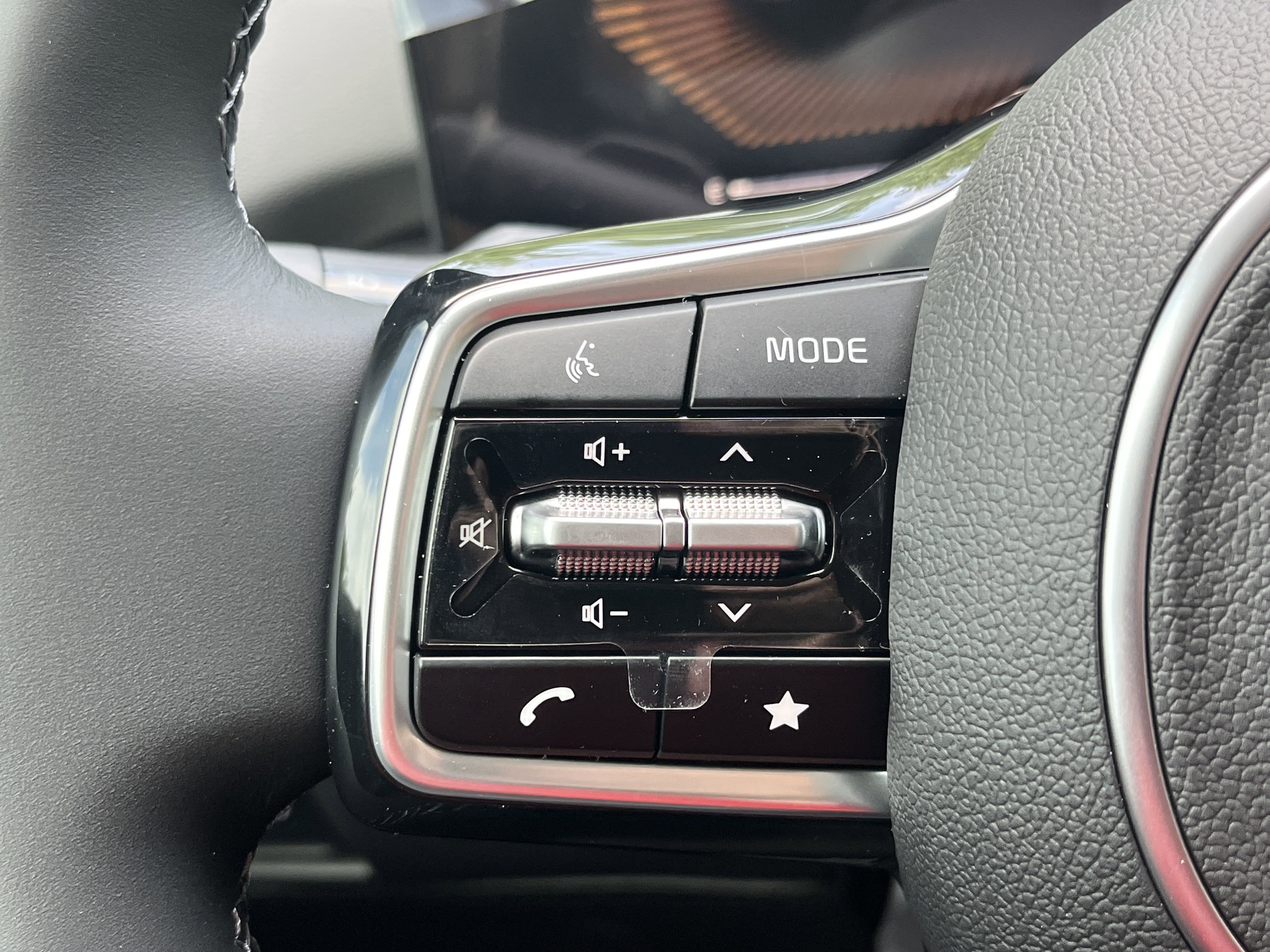 New 2025 Kia Sorento S w/ Panoramic Sunroof Package image 17