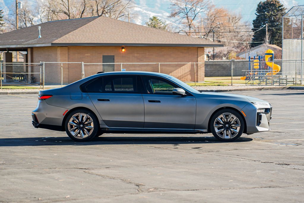 Used 2023 BMW 760i xDrive image 4