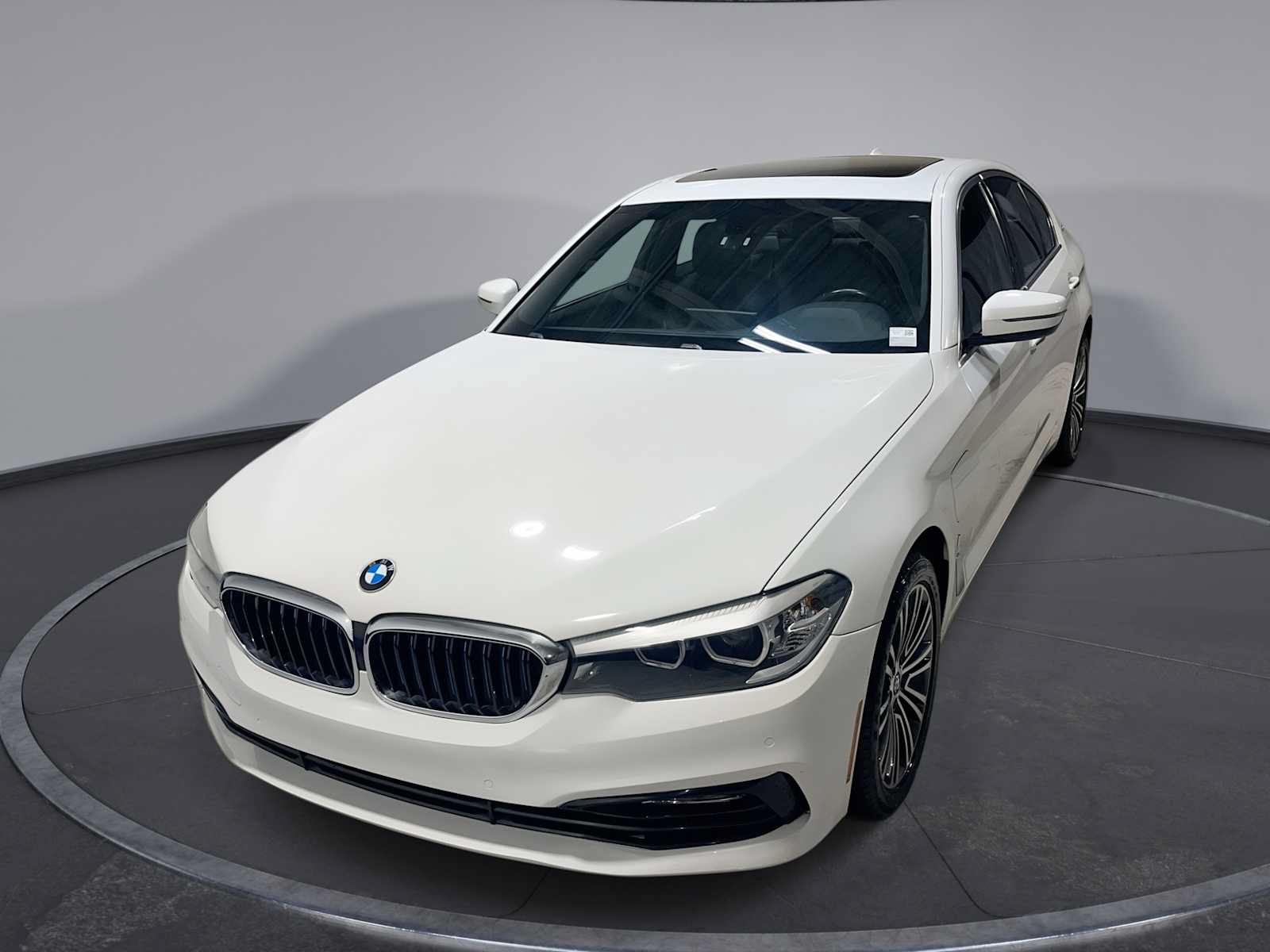 Used 2018 BMW 530e xDrive AWD/4WD image 1