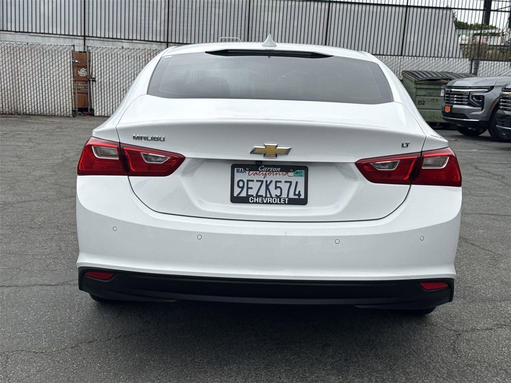 Used 2018 Chevrolet Malibu LT w/ Driver Confidence Package FWD image 4