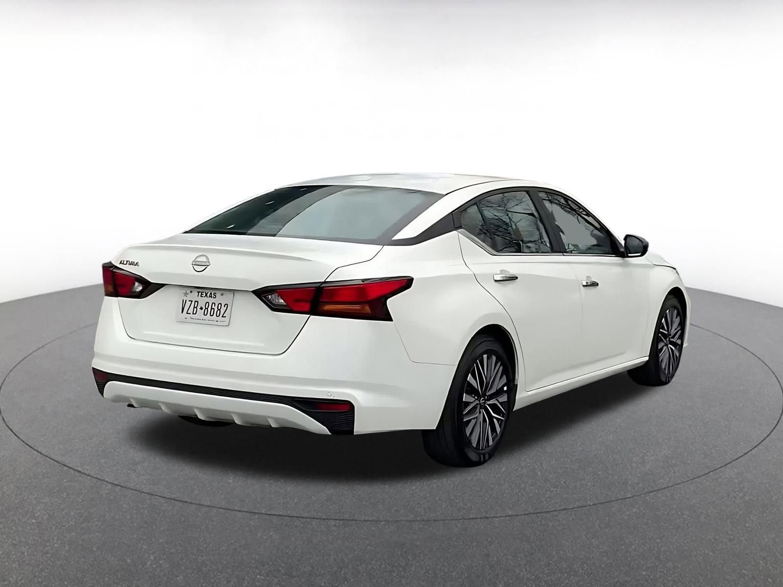 Used 2025 Nissan Altima 2.5 SV image 14