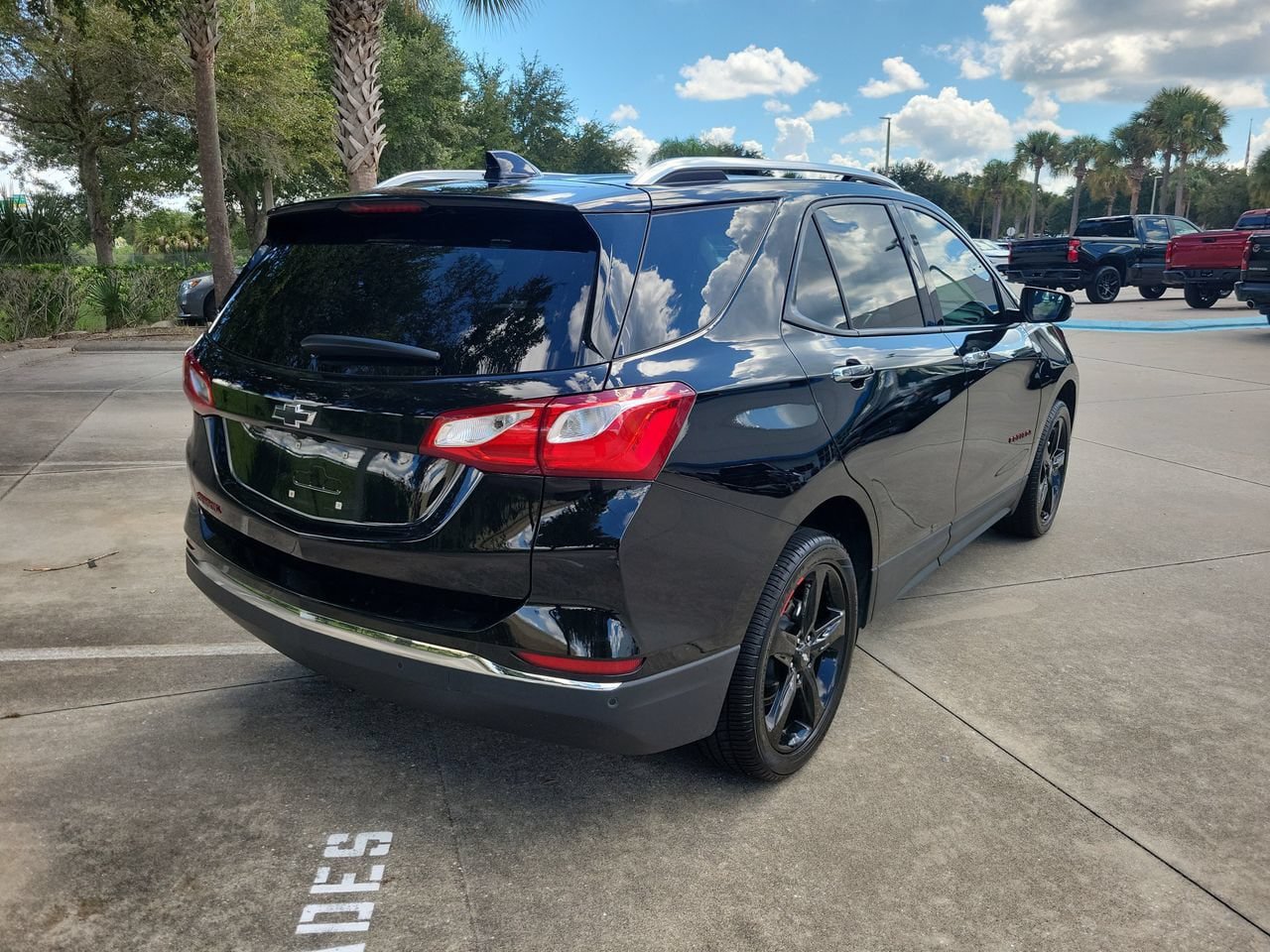 Used 2021 Chevrolet Equinox Premier w/ Redline Edition FWD image 3
