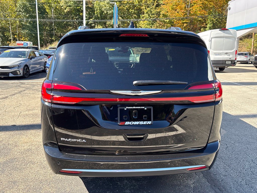 Used 2025 Chrysler Pacifica Pinnacle FWD image 4