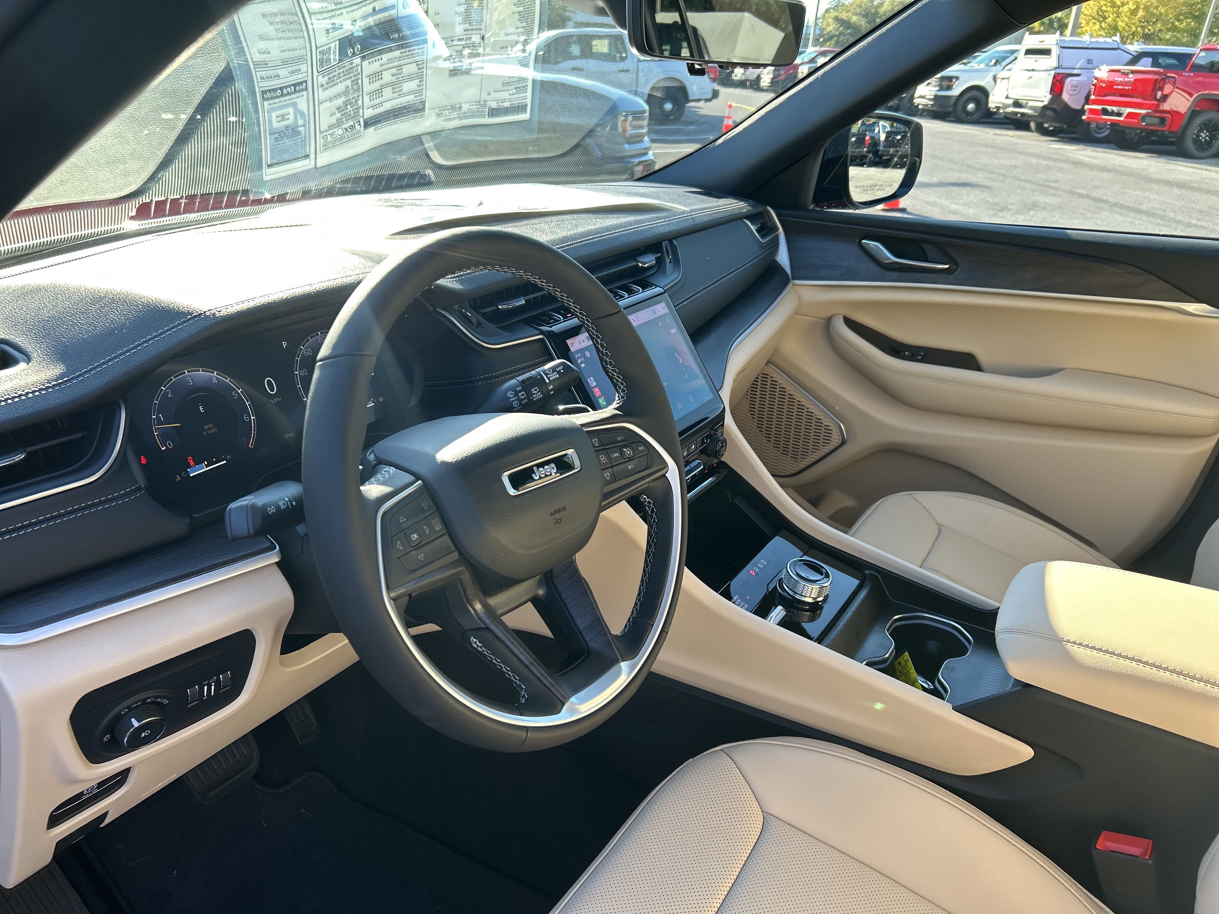 New 2025 Jeep Grand Cherokee Limited w/ Luxury Tech Group II image 35