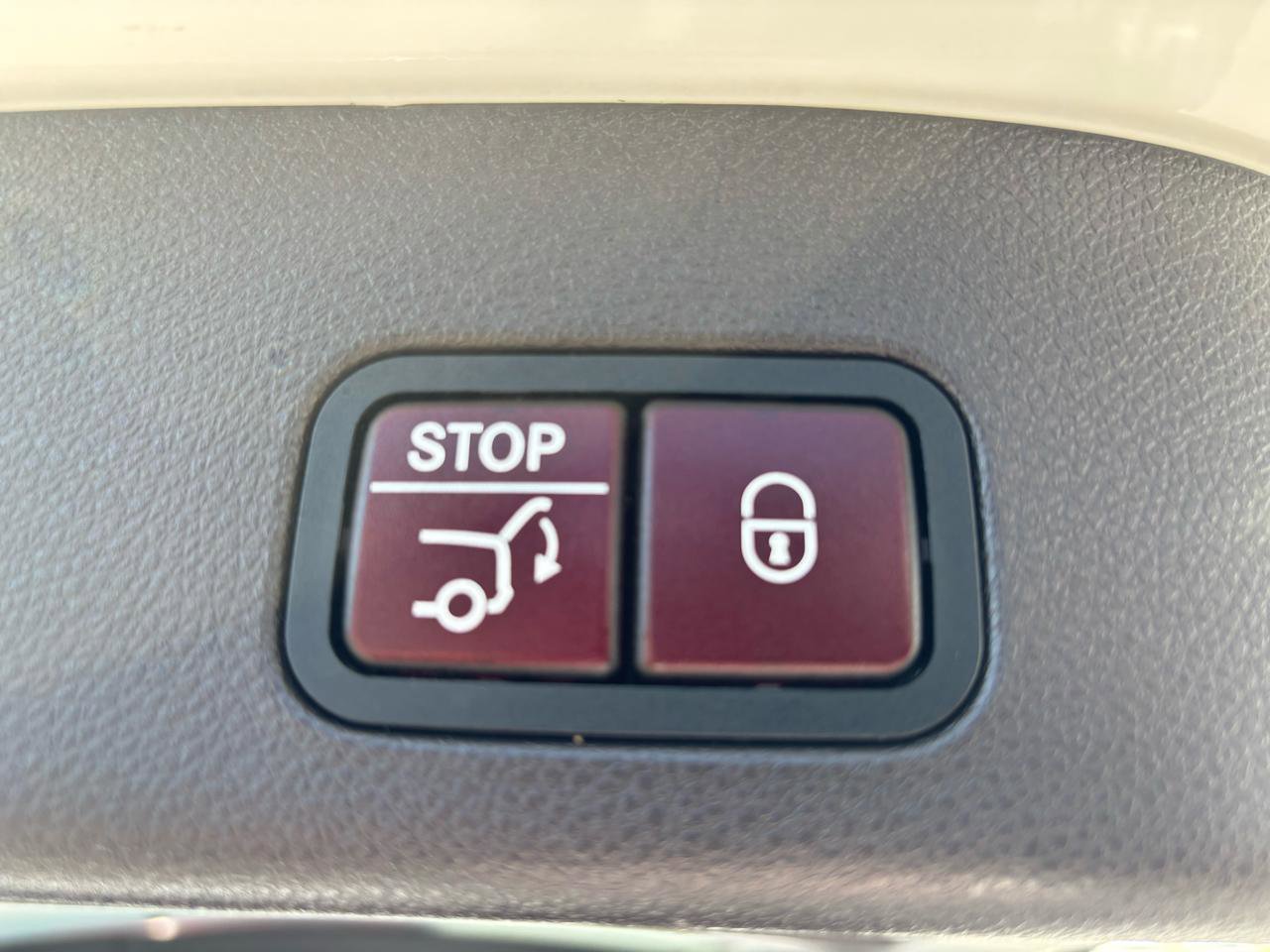 Used 2018 Mercedes-Benz GLS 450 4MATIC image 42