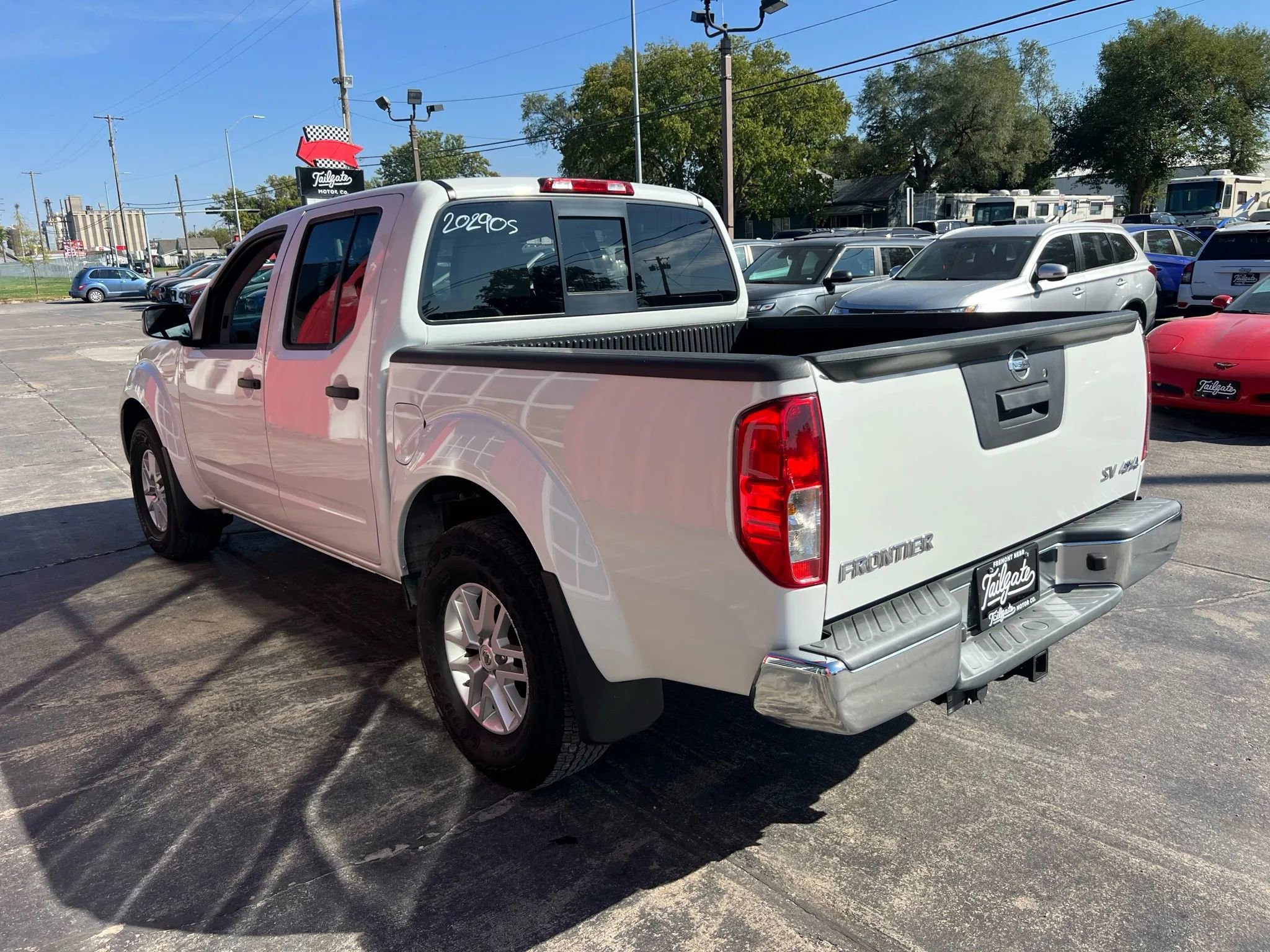 Used 2019 Nissan Frontier SV image 5