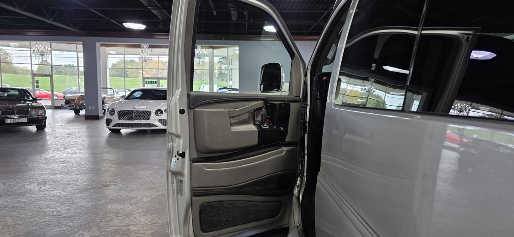 Used 2019 GMC Savana 2500 Extended w/ Enhanced Convenience Package image 14