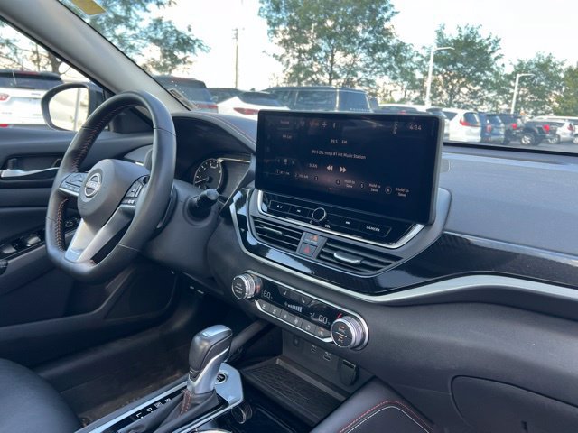 Used 2025 Nissan Altima 2.5 SR w/ SR Premium Package FWD image 33