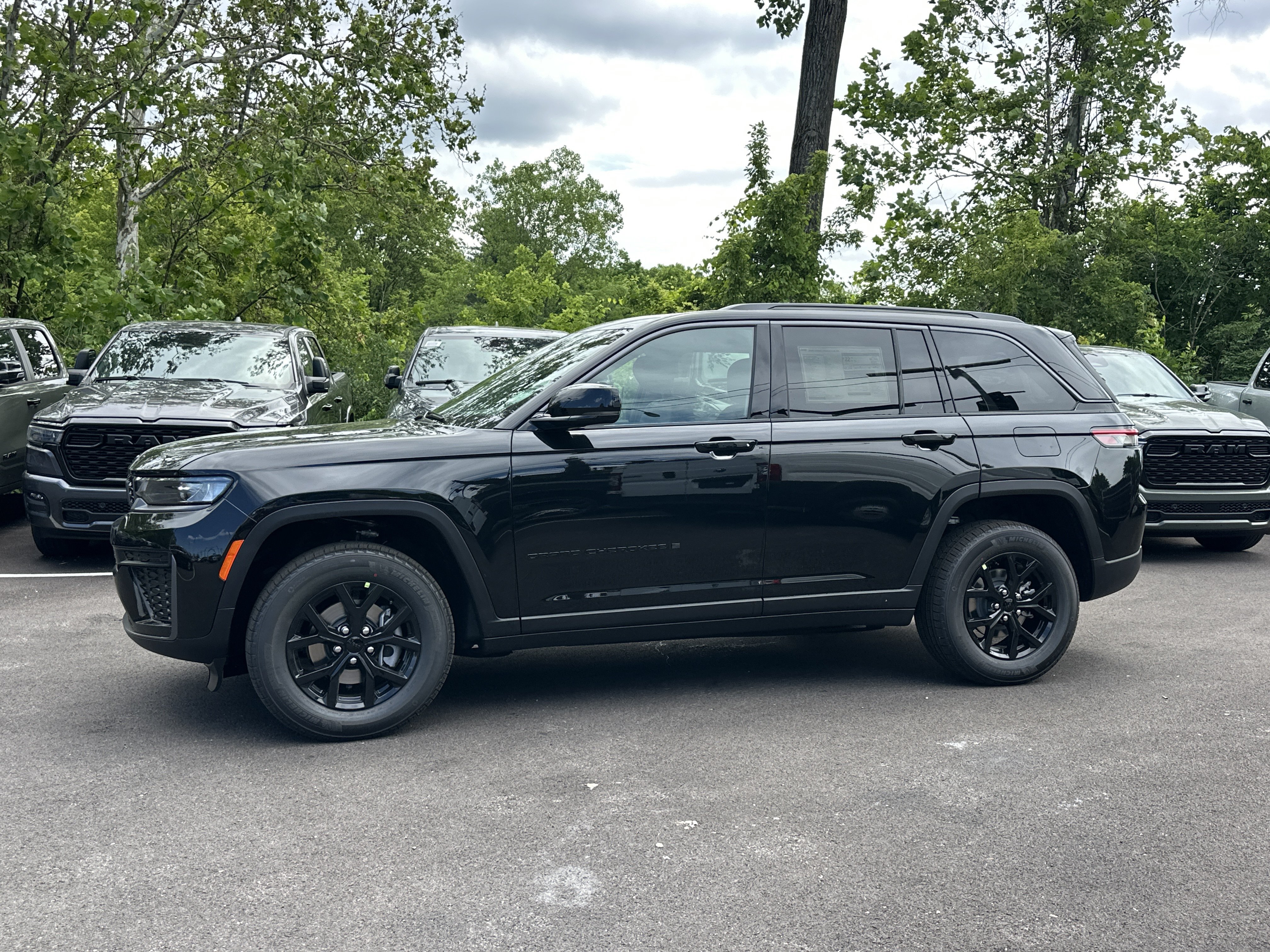 New 2026 Jeep Grand Cherokee Altitude AWD/4WD image 22