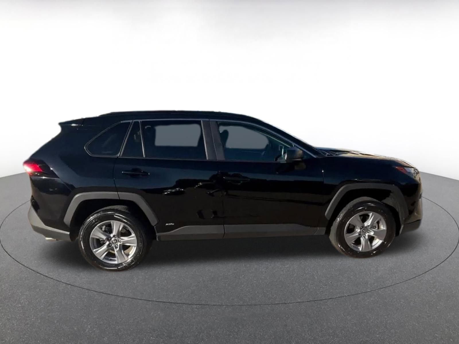 Used 2025 Toyota RAV4 LE image 16