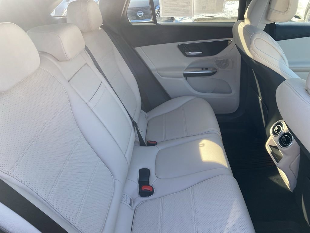 Used 2024 Mercedes-Benz GLC 300 4MATIC image 13