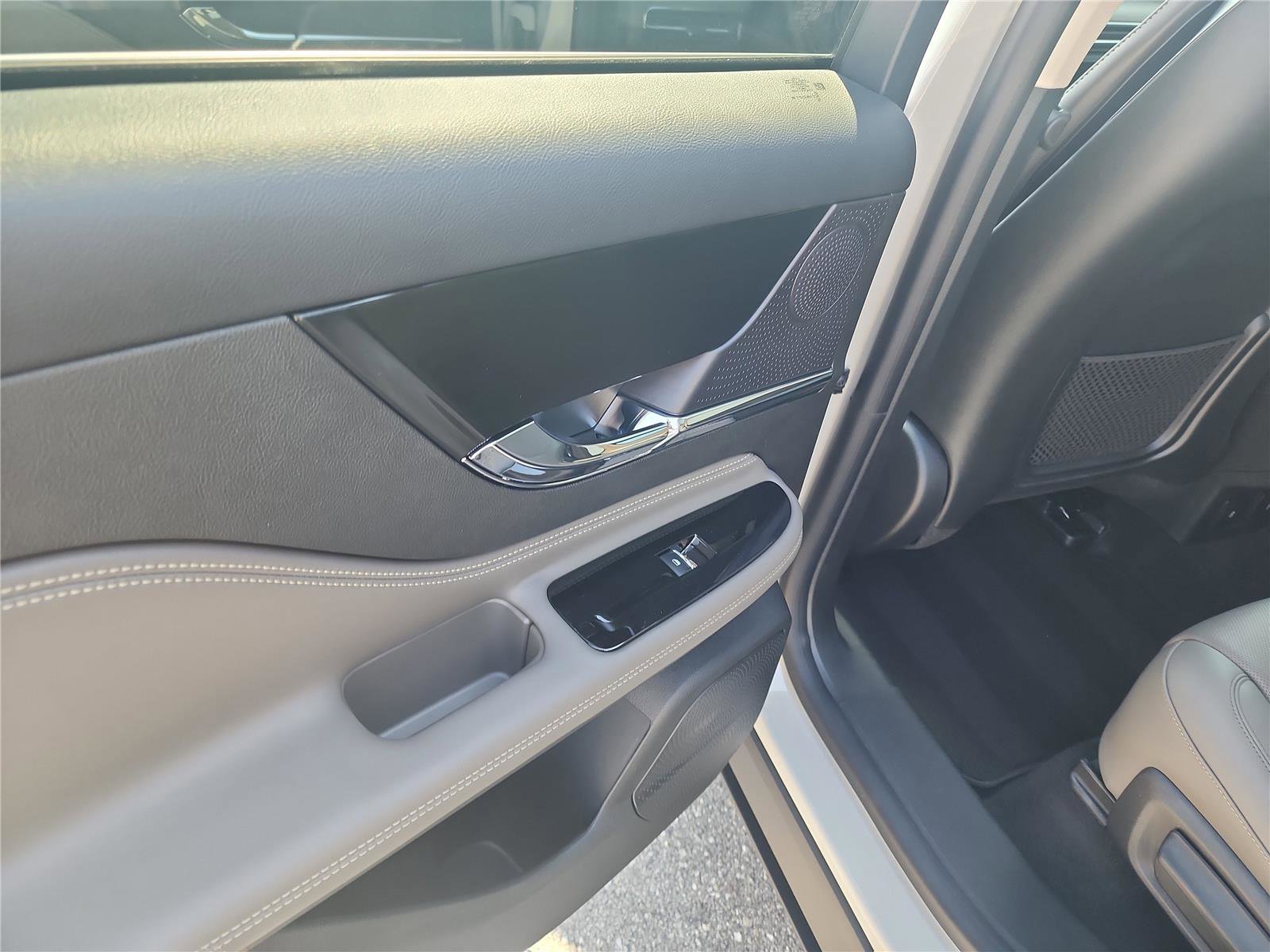 Certified 2024 Lincoln Corsair Grand Touring w/ Equipment Group 301A AWD/4WD image 16