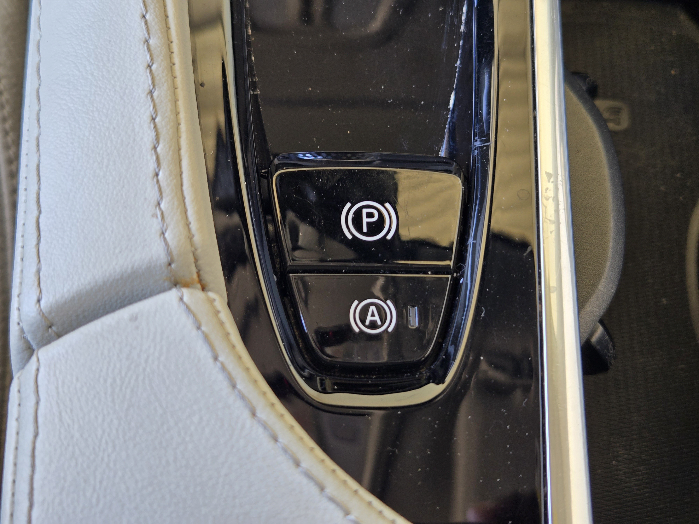 Used 2024 Volvo XC90 B6 Plus w/ Protection Package Premier AWD/4WD image 19