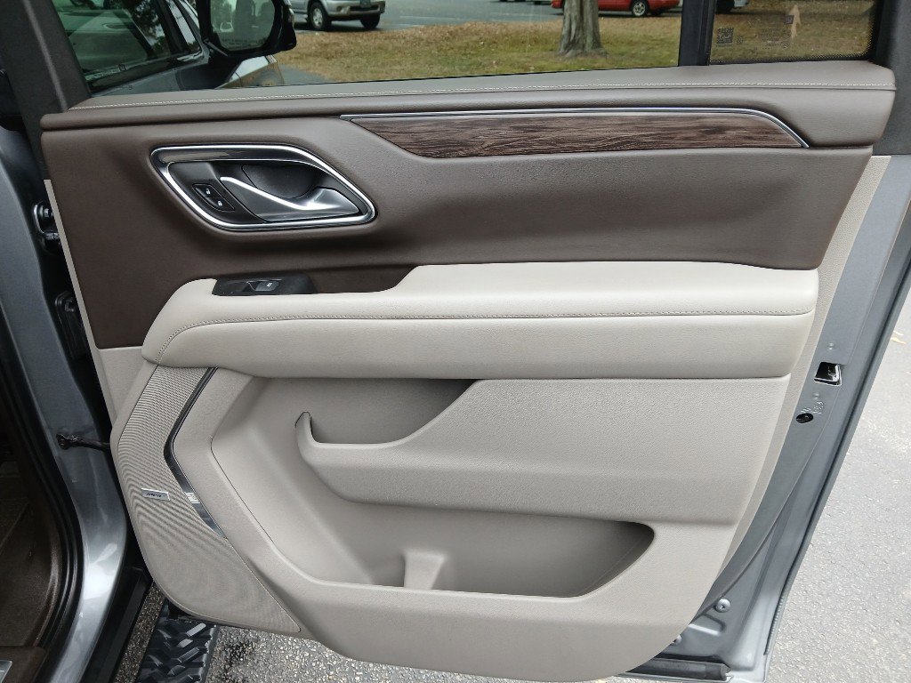 Used 2022 Chevrolet Suburban Z71 w/ Luxury Package image 30