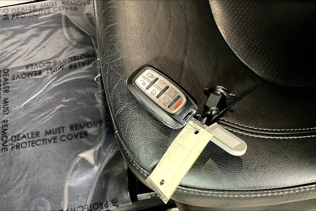 Used 2022 Chrysler Pacifica Touring-L image 10