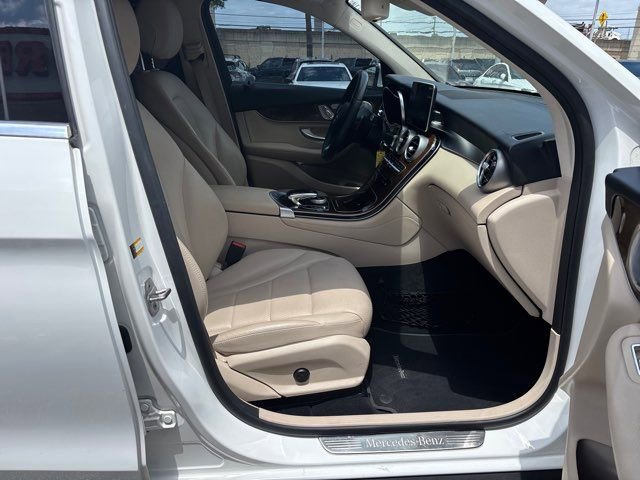 Used 2017 Mercedes-Benz GLC 300 4MATIC w/ Premium 3 Package image 58